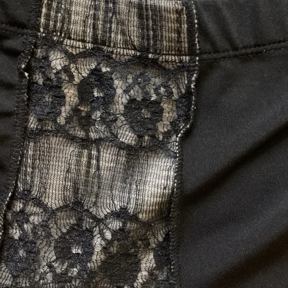Black lace midi skirt-size medium - Picture 4 of 4